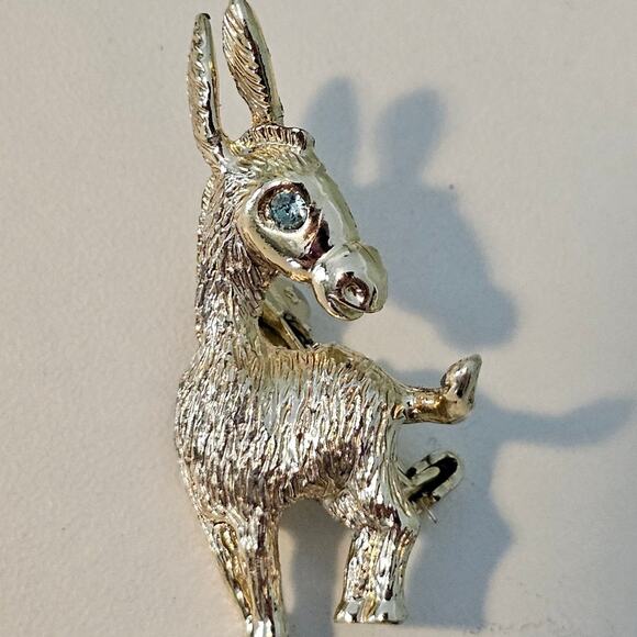 Vintage Gold Donkey Brooch with Rhinestone Eye - Picture 5 of 5
